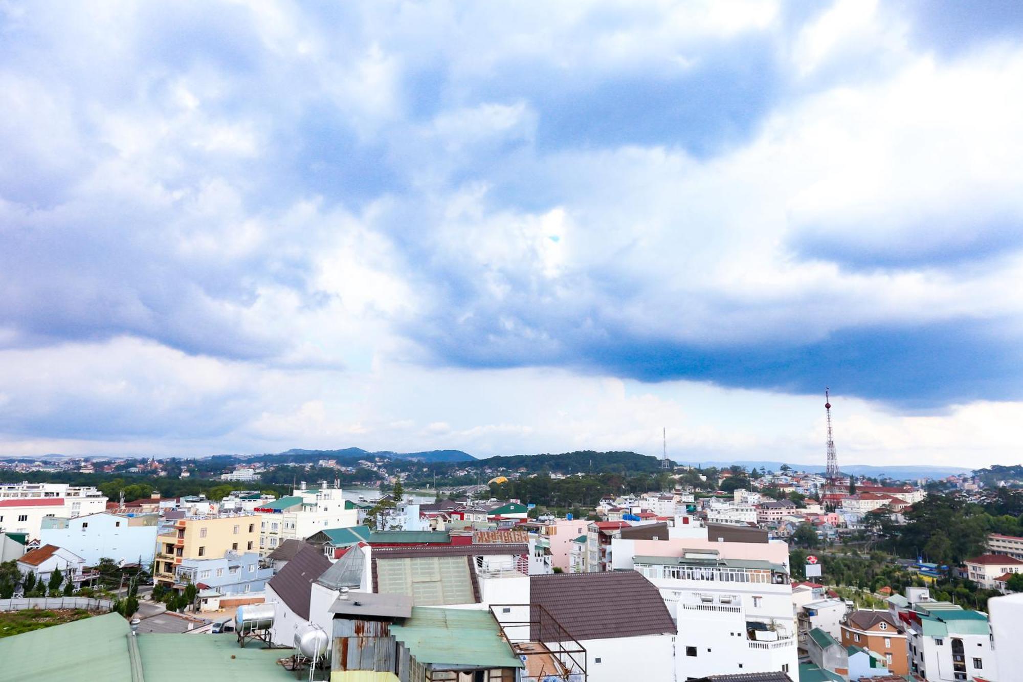 Iris Dalat Hotel Экстерьер фото