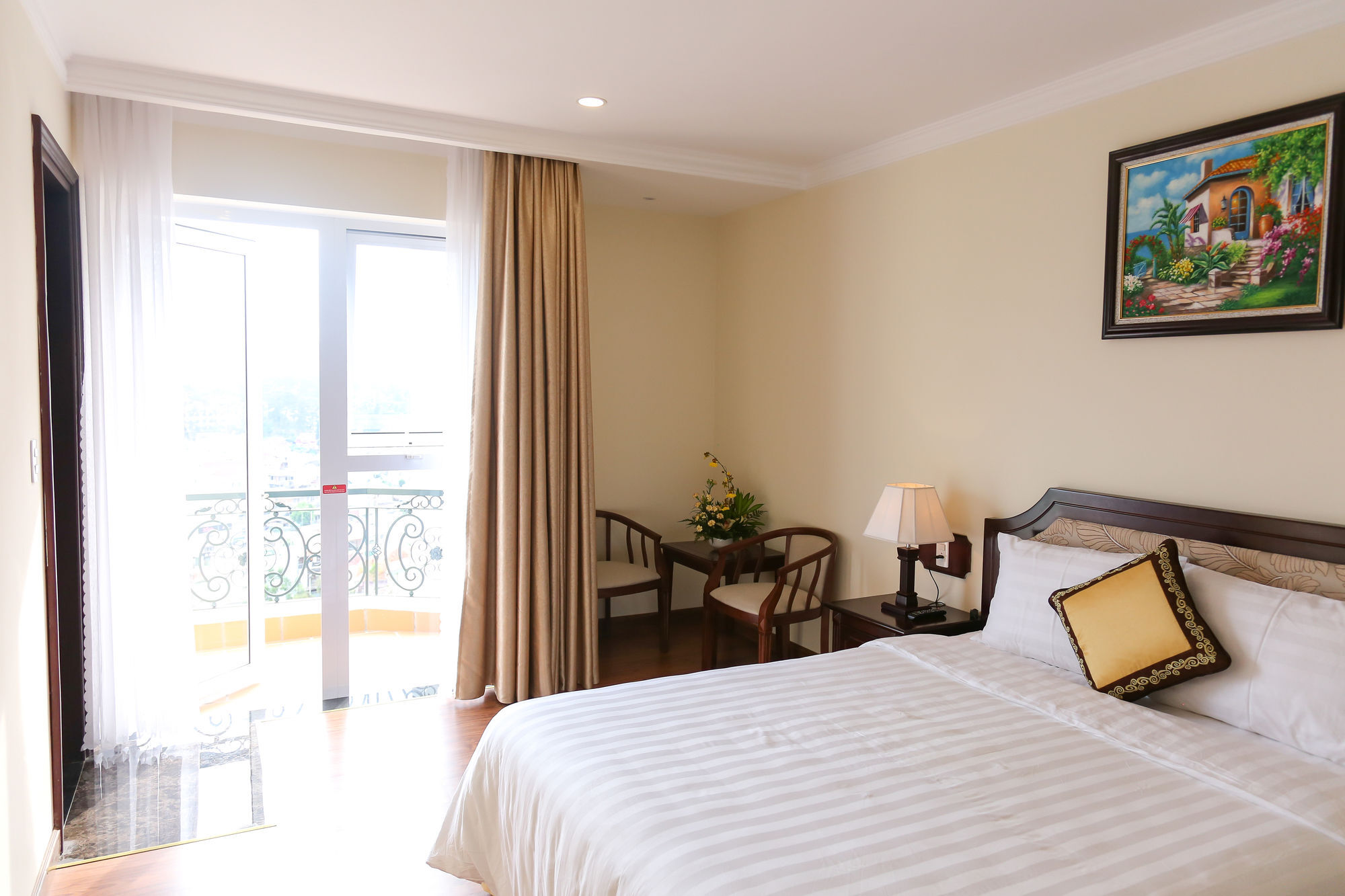 Iris Dalat Hotel Экстерьер фото